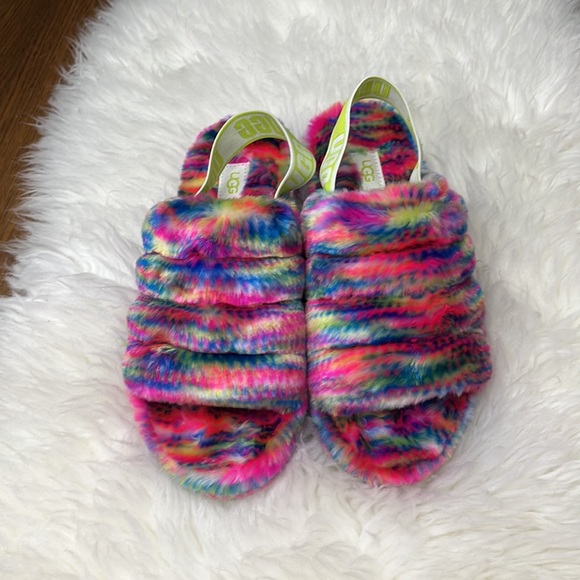 ✨ MAKE OFFER ✨ UGG FLUFF YEAH SLIDES - Picture 3 of 6